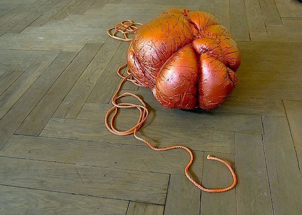 Klara Meinhardt: Best of Breed [orange], 2015, concrete, interference varnish, laid rope, 40 x 56 x 47 cm 
/Courtesy Josef Filipp Galerie